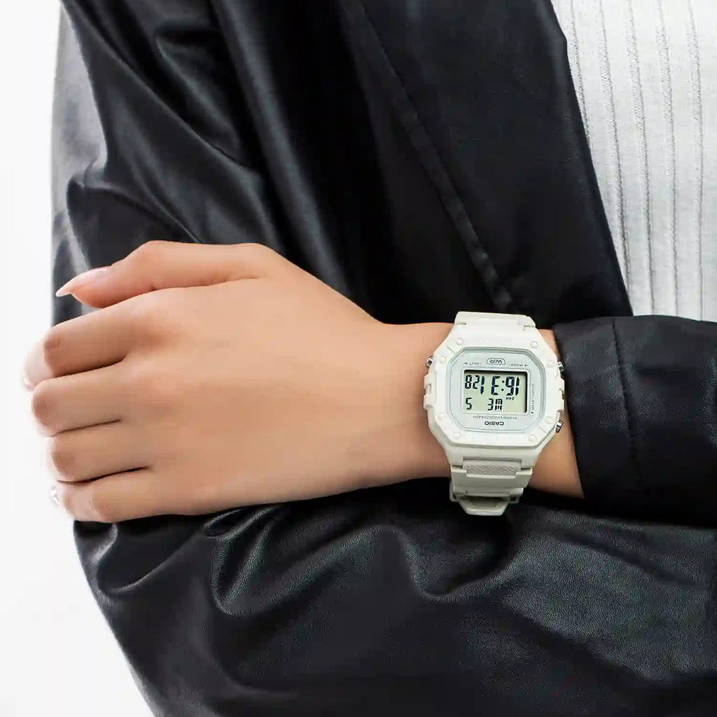 CASIO W-218HC-8AVDF DYNAMIC CHIC - VERSATILE SPORTY WOMEN'S WATCH WITH BLACK RESIN BAND