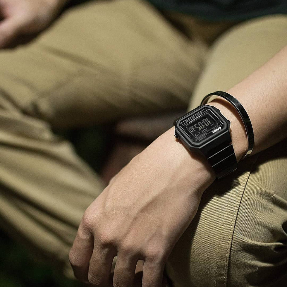 CASIO B650WB-1BDF SPORTY CONFIDENCE - ADVENTURE-READY UNISEX WATCH with black resin case and stainless steel band