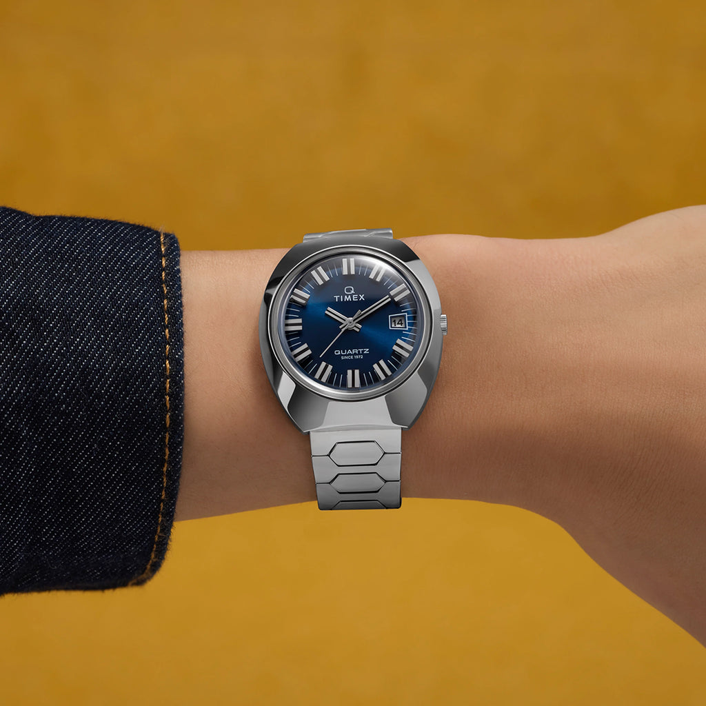 Q Timex 1972 39mm Time Machine Bracelet Watch | TW2Y33100