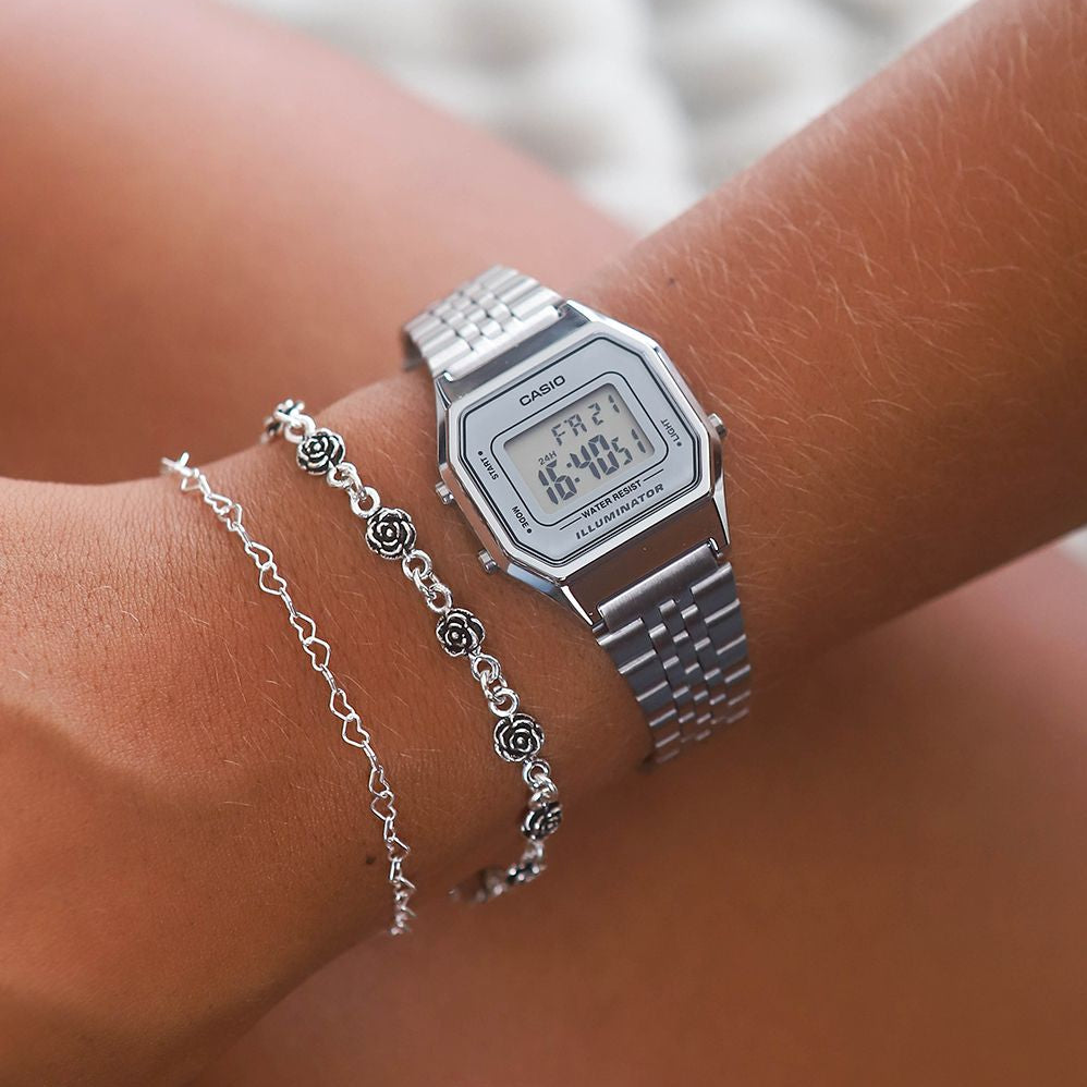 CASIO LA680WA-7DF SPORTY ELEGANCE - VERSATILE WOMEN'S WATCH WITH SILVER STAINLESS STEEL BAND