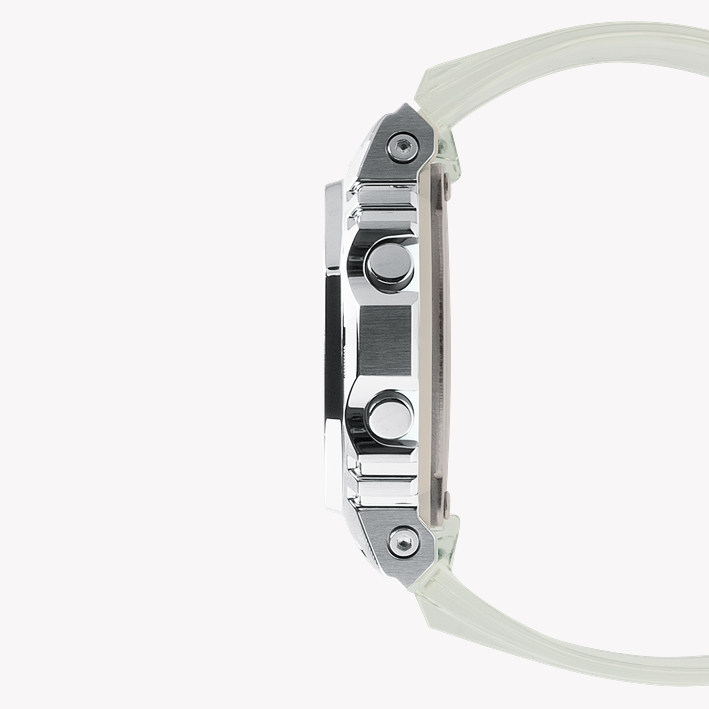 CASIO G-SHOCK GM-5600SCM-1DR - SPORTY SOPHISTICATION FOR ADVENTURERS